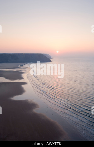 Drei Klippen Bucht bei Sonnenaufgang Gower Wales Stockfoto
