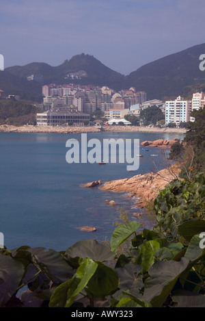 Dh STANLEY BAY HONG KONG Angler mit Boot angeln in der Bucht Murray House und Stanley Village Küste Stockfoto