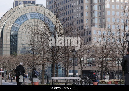 Der Wintergarten des World Financial Centers in Battery Park City ist ein verglaster Pavillon. Stockfoto