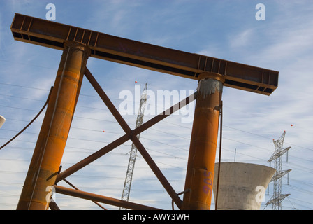 Hochspannung Stromtrassen und elektrische Pylon in Israel Stockfoto
