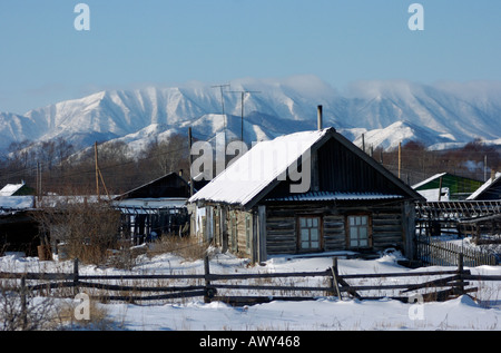 Typisches Holzhaus in Smirnykh Dorf Nord-Sachalin-Winter 2005 Stockfoto