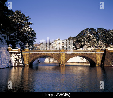 Nijubashi Brücke im Schnee Imperial Palace-Tokyo-Japan Stockfoto