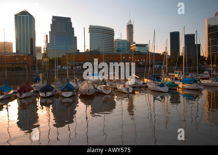 Funky Puerto Madera bei Sonnenuntergang Buenos Aires Argentinien Stockfoto