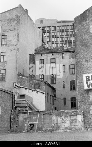 Stadtbild mit alten und modernen Gebäuden, Oslo, Norwegen im Anfang der 1980er Jahre (1983). Stockfoto