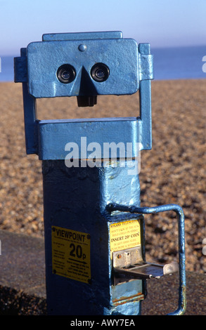 Seaside Fernglas am Strand Aldeburgh Suffolk England Stockfoto