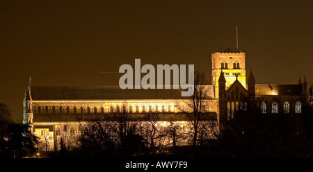 Abtei von St Albans Hertfordshire in der Nacht Stockfoto
