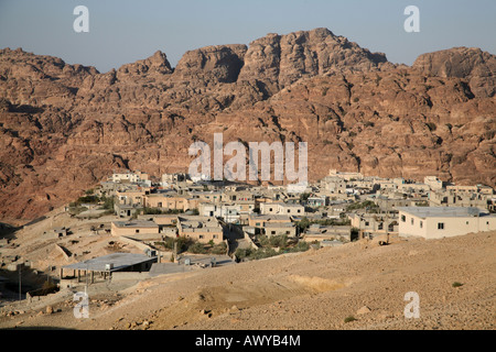 Eine Stadt in der Nähe von Petra eine antike Stadt im Südwesten von Jordanien von hoch aufragenden Wänden der Fels gehauen Stockfoto