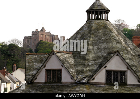 Somerset Dunster Wollmarkt Dach und das Schloss Stockfoto