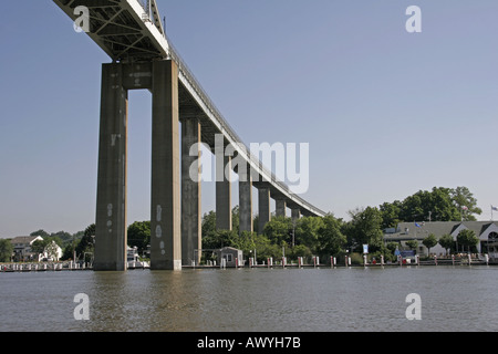 Die Suspension Brücke bei Chesapeake Stadt... eine Ansicht von unten Stockfoto