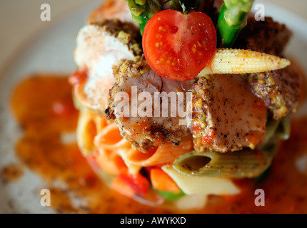 Stilisierte pflanzliche Thunfisch Pastateller Stockfoto