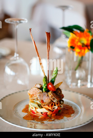 Stilisierte pflanzliche Thunfisch Pastateller Stockfoto