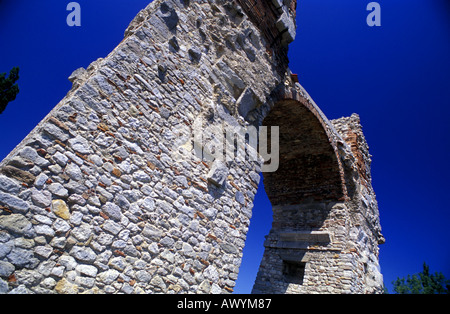 Das Heidentor eines zerstörten römischen Bogen bei Carnuntum archäologische Stätte auf der Donau-Österreich Stockfoto