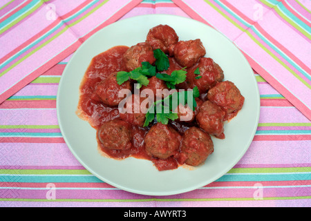 Fleischbällchen in roter sauce Stockfoto