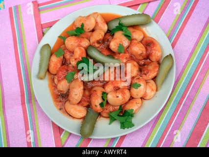 Riesenbohnen in roter sauce Stockfoto