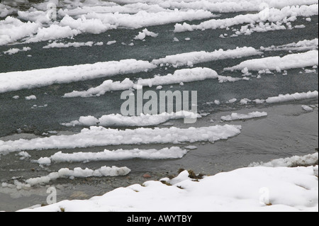 Schneeschmelze auf Wrynose Pass Lake district UK Stockfoto