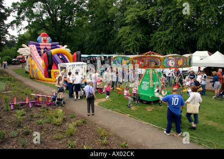 UK Worcestershire Evesham Kinder Kirmes auf Mitarbeiter-Gärten Stockfoto