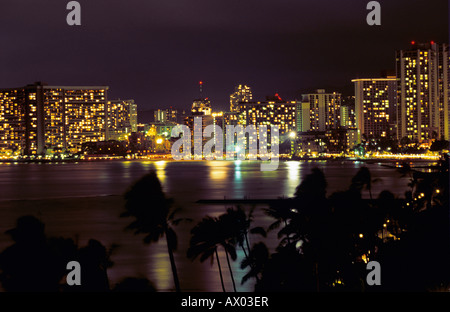 Honolulu-Skyline bei Nacht Hawaii USA August 1996 Stockfoto