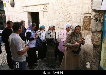 Menschen Fuß entlang der Via Dolorosa im alten Teil der Stadt von Jerusalem Stockfoto