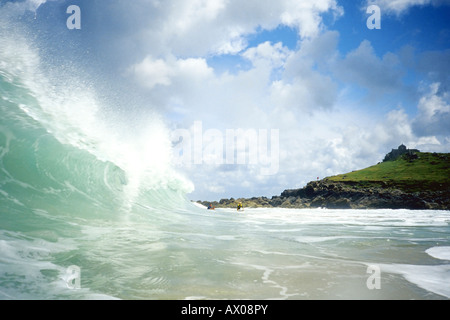 Wave Surf brechen am Porthmeor Beach St Ives England UK GB Vereinigtes Königreich Großbritannien Stockfoto