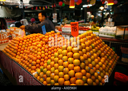 Orangen für Verkauf auf einem Markt in Bangkok Stockfoto