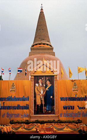 Seine Majestät König Bhumibol Adulyadej und ihrer Majestät Königin Sirikit, Bangkok, Thailand, Asien Stockfoto