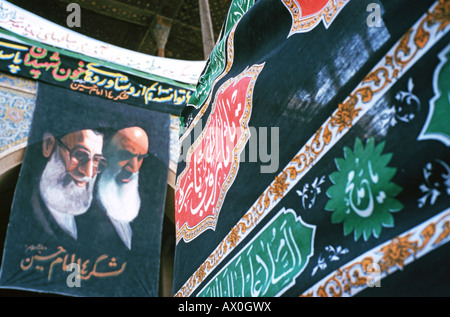 Präsident Mohammad Khatami und Religionsführer Ayatollah Khomeini, Ashura Rituale, reuige Prozessionen, Isfahan, Iran Stockfoto