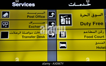 Hinweisschild, Sheikh Rashid Terminal, Flughafen Dubai, Dubai, Vereinigte Arabische Emirate, Asien Stockfoto