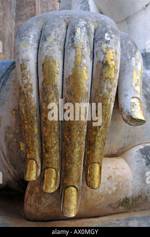 Blattgold Hand einer Buddha-Statue, Wat Si Chum, Sukhothai Historical Park, Sukhothai, Thailand, Südostasien, Asien Stockfoto