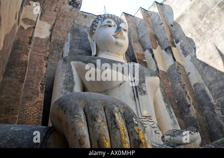 Buddha-Statue, Wat Si Chum, Sukhothai Historical Park, Sukhothai, Thailand, Südostasien, Asien Stockfoto