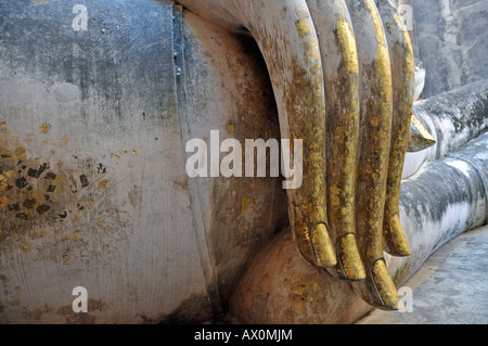 Blattgold Hand einer Buddha-Statue, Wat Si Chum, Sukhothai Historical Park, Sukhothai, Thailand, Südostasien, Asien Stockfoto