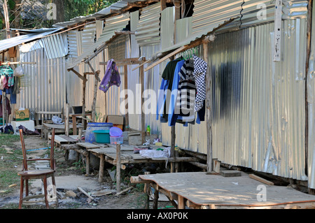 Wellblech Hütten wohnen Wanderarbeiter in Koh Chang, Thailand, Südostasien, Asien Stockfoto