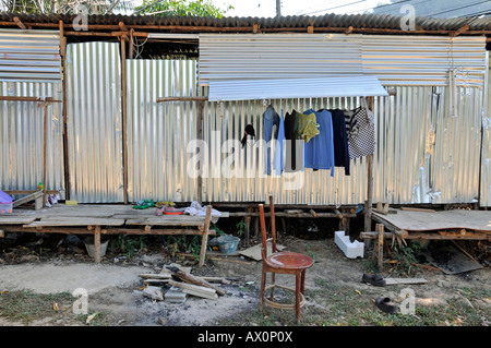 Wellblech Hütten wohnen Wanderarbeiter in Koh Chang, Thailand, Südostasien, Asien Stockfoto