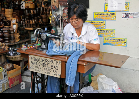 Näherin, Straße Handwerker in Bangkok, Thailand, Südostasien, Asien Stockfoto