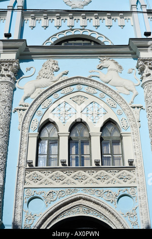 Dekorierte Fassade des ehemaligen synodalen Druckerei (19. Jahrhundert), Nikolskaya Street, Moskau, Russland Stockfoto
