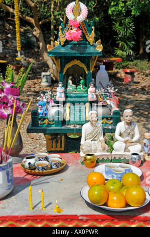 Animistische Geisterhaus (San Phra Phum), Kho Chang, Thailand, Südostasien, Asien Stockfoto