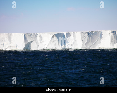 Ross-Schelfeis, Rand von 40 bis 80 Meter (130-260 ft) hoch, Antarktis Stockfoto