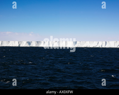 Ross-Schelfeis, Rand von 40 bis 80 Meter (130-260 ft) hoch, Antarktis Stockfoto