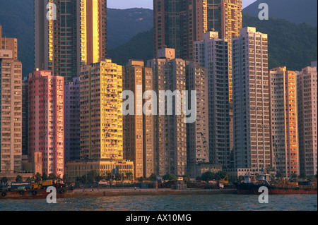 China, Hong Kong, Waterfront Wohnblocks Stockfoto