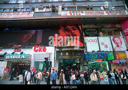 China, Hong Kong, Kowloon, Tsim Sha Tsui, Nathan Road und Chungking Mansions Stockfoto