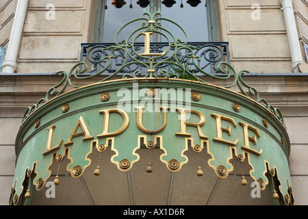 Laduree hochklassige Teestube und Patisserie auf Champs Elysees in Paris Frankreich Stockfoto