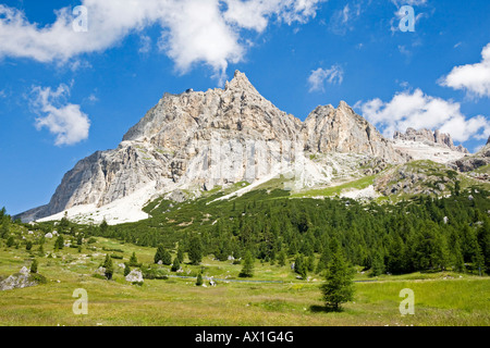 Seilbahn zum Lagazuoi, Passo di Falzarego, Ampezzaner Alpen, Dolomiten, Dolomiten, Südtirol, Italien, Europa Stockfoto