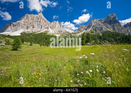 Seilbahn zum Lagazuoi, Passo di Falzarego, Ampezzaner Alpen, Dolomiten, Dolomiten, Südtirol, Italien, Europa Stockfoto