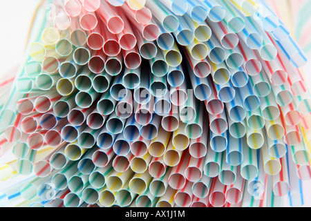 Textur aus mehrfarbigen Strohhalme für Hintergrund-Feier-Konzepte Stockfoto