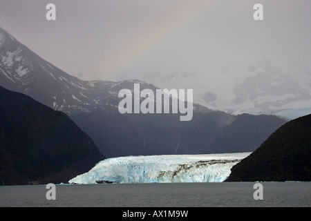 Regenbogen über dem Spegazzini Gletscher am See Lago Argentino, Nationalpark Los Glaciares (Parque Nacional Los Glaciares) Patag Stockfoto