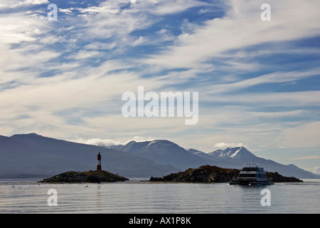 Leuchtturm Faro Les Chefetage und Boot in den Beagle-Kanal, Feuerland, Argentinien, Südamerika Stockfoto