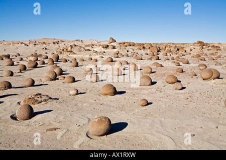 Runden Sie Cancha de Bochas - Steinen im Nationalpark Parque Provincial Ischigualasto, zentralen Anden, Argentinien, Südamerika Stockfoto