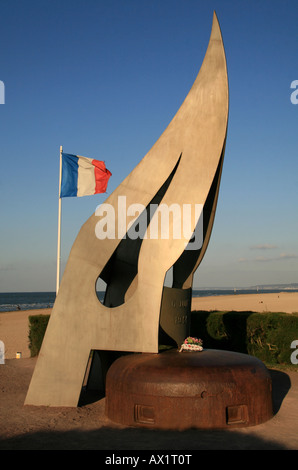 Das Keiffer Flamme Denkmal am Sword Beach, Ouistreham, Normandie, Frankreich. Stockfoto