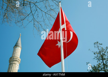 Die türkische Flagge fliegt in Istanbul die Hauptstadt Stockfoto