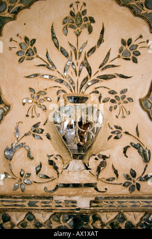 Detail des Ornaments in Spiegel in amber Fort Palace jaipur Stockfoto