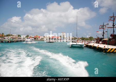 Blick auf Isla Mujeres von Fähre nach Cancun, Cancun, Mexiko Stockfoto